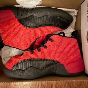 Jordan 12 Retro
Reverse Flu Game